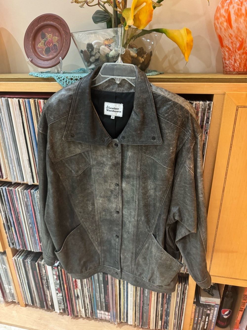 PRICE DROP: VTG 80s/90s, BARELY WORN BLACK LEATHER(w/beige),M LEATHER WAREHOUSE
